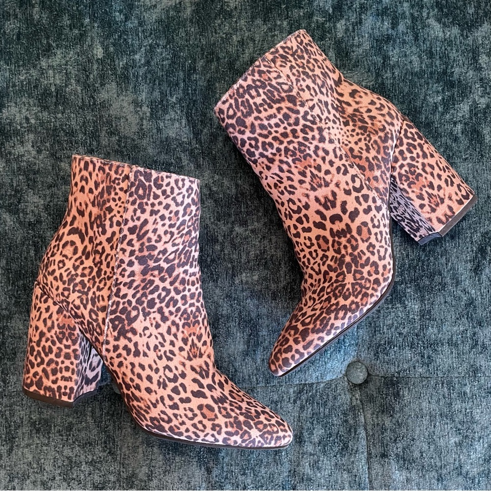 Sugar Evvie leopard boots faux suede size 7.5